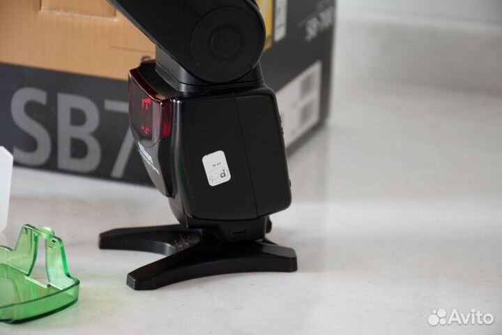 Вспышка Nikon Speedlight SB-700