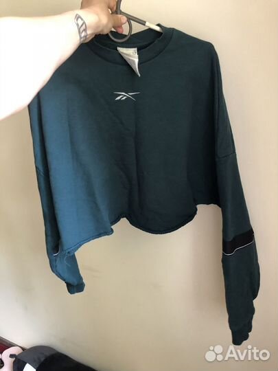 Красивый укороченный свитшот Reebok