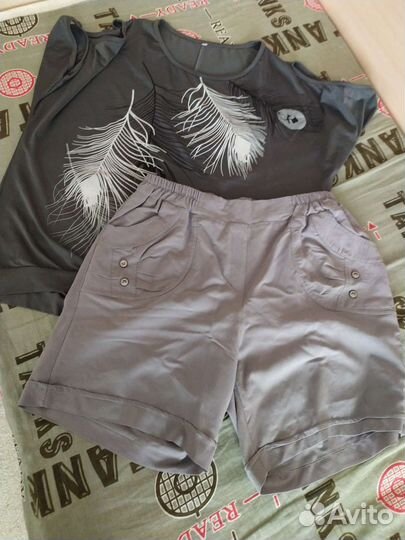 Женские шорты и блузка