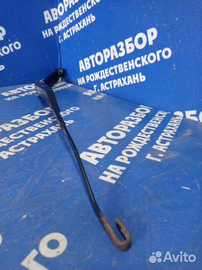 Левый поводок дворника Ssangyong Actyon New