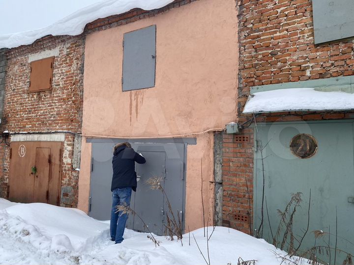 Гараж, > 30 м²