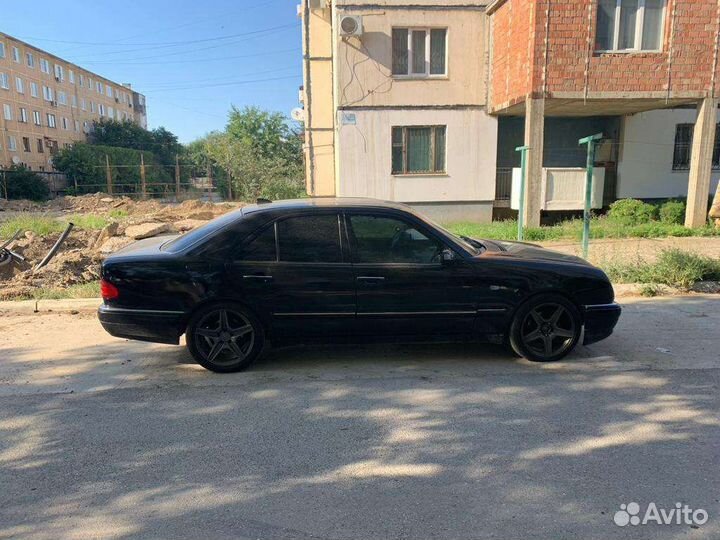 Mercedes-Benz E-класс 2.4 AT, 1997, битый, 450 000 км