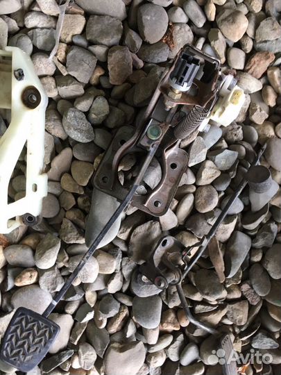 Toyota Vitz SCP10 кулиса на МКПП педаль цен за 1