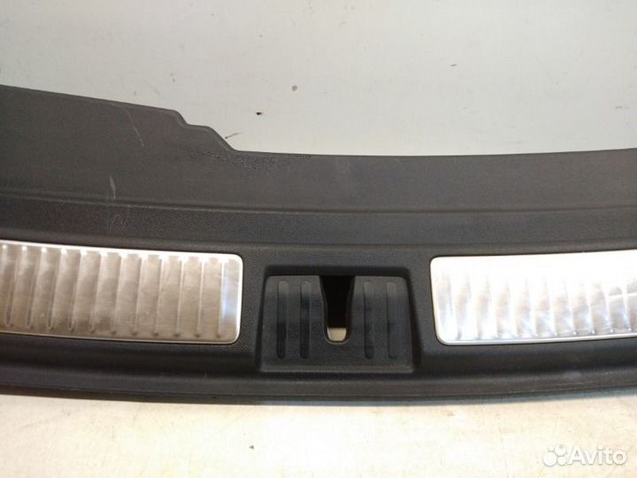 Накладка замка багажника Volkswagen Touareg 3