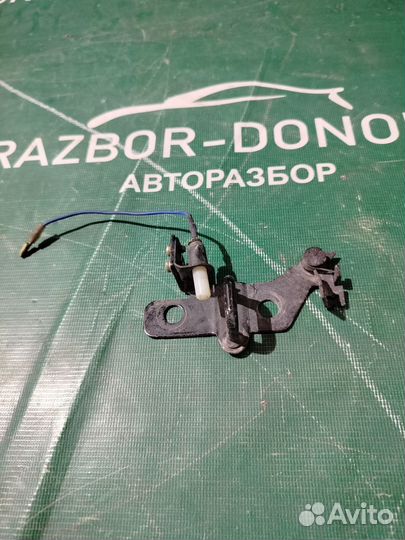 Петля замка крышки багажника Kia Rio (DC) I (2000–