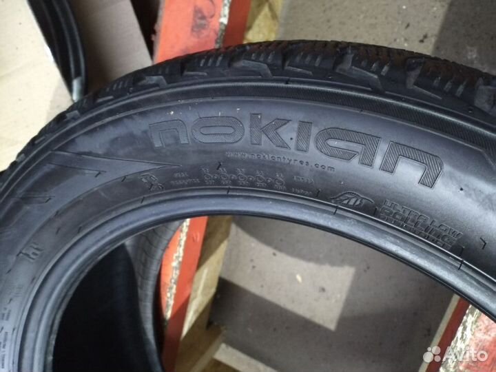Nokian Tyres Hakkapeliitta R2 225/50 R17