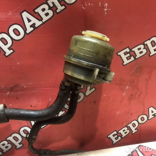 Бачок гура Toyota Alphard 2 2.4