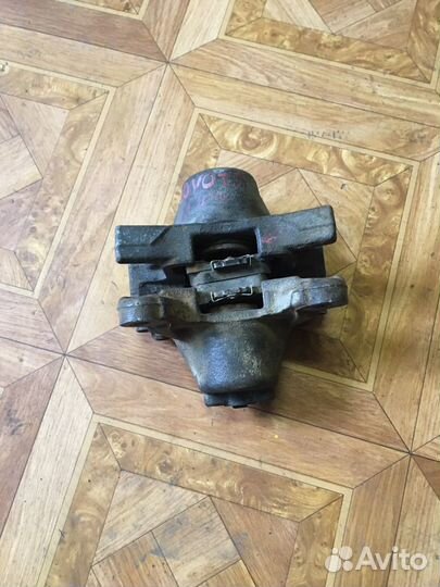 Суппорт задний левый Toyota mark 2 GX110