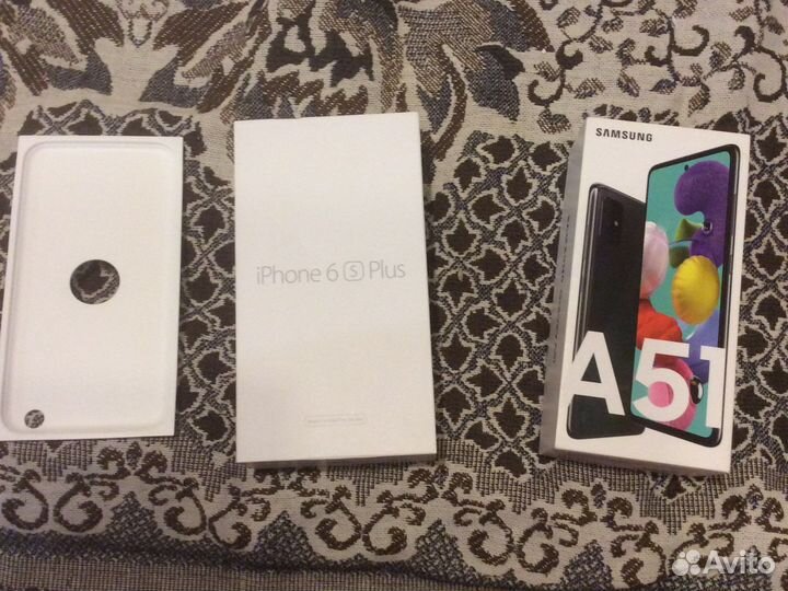 Коробки от apple и samsung