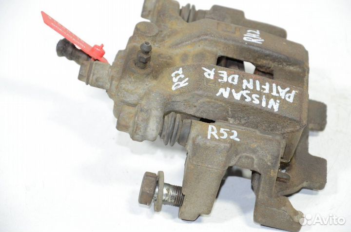 Суппорт задний правый Nissan Pathfinder R52 3.5