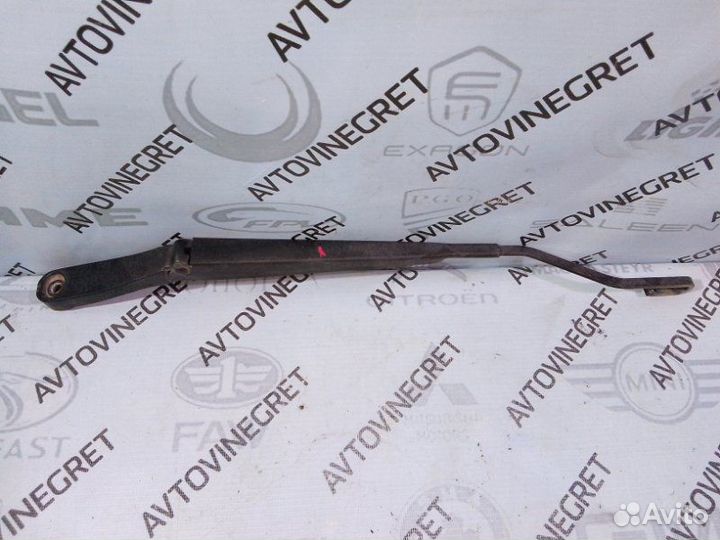 Поводок дворника левый Volkswagen Amarok 1