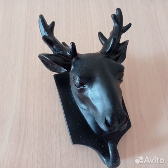 Вешалка-крючок декоративный