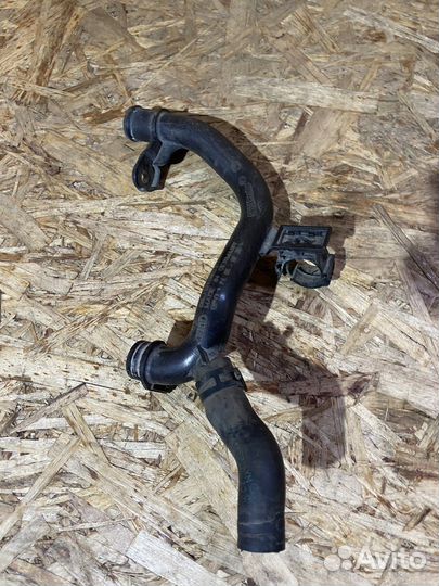 Патрубок системы охлаждения VW Passat B6 B7 CC