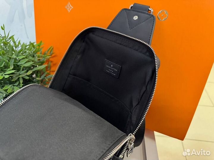 Сумка Louis Vuitton через плечо