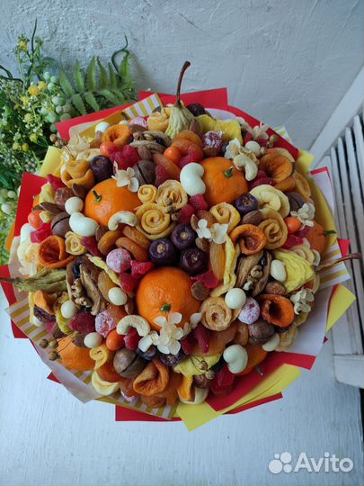 Съедобные букеты из орехов и сухофруктов и фруктов