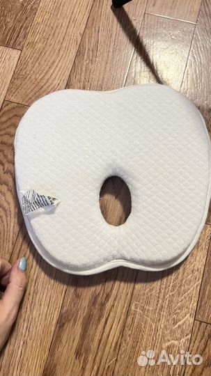 Анатомическая подушка для новорожденных