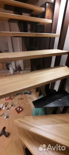 Лестница на металлокаркасе консольная