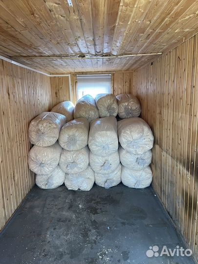 Опилки в больших мешках