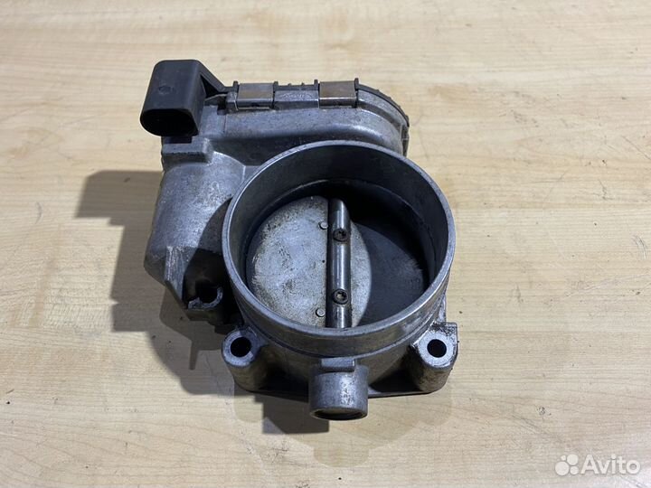 Дроссельная заслонка Audi A8 D2 4.2 AQF