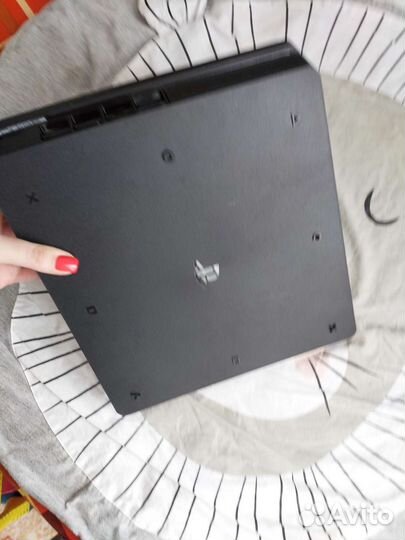 Sony PS4 slim, 2 джойстика+ диски