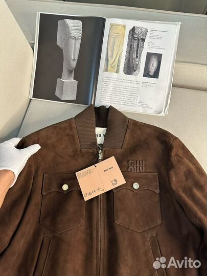 Замшевая куртка MIU MIU бомбер