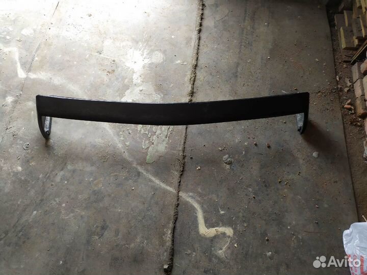 Передняя часть с короткокрылой восьмерки