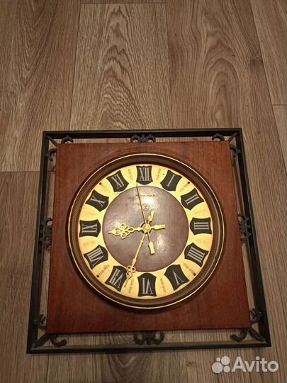 Часы настенные 