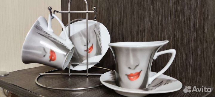Чашки кофейные на подставке