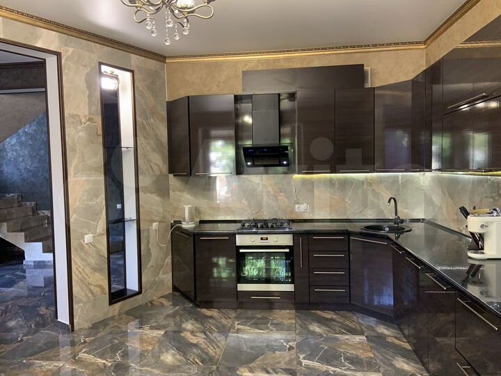 Дом 360 м² на участке 14 сот.