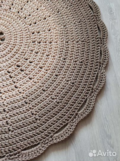 Коврик на пол вязаный