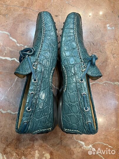 Мокасины из кожи крокодила Santoni