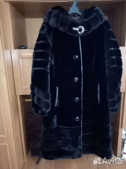 Шуба мутоновая с капюшоном 52 размера