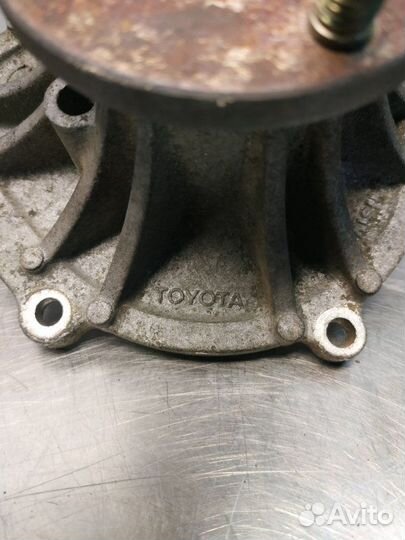 Насос водяной Toyota Granvia KCH10 1KZT