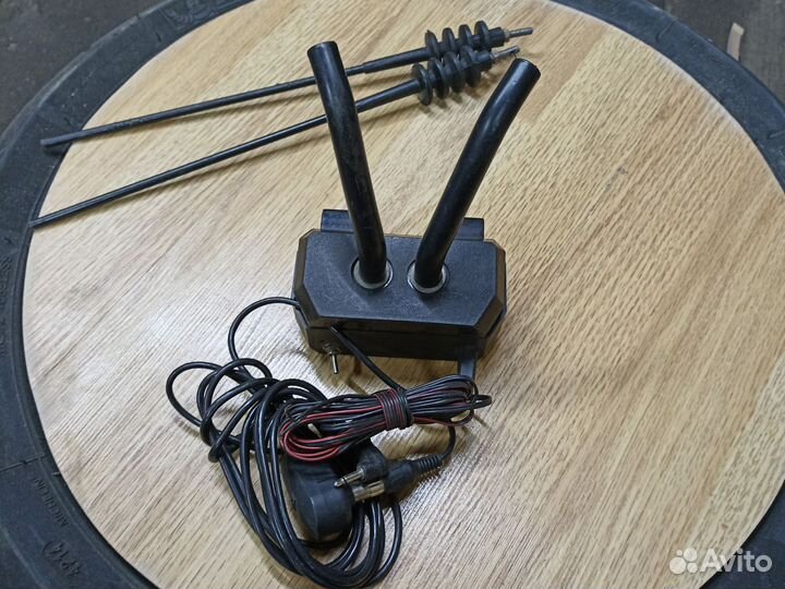 Антена на задние стекло