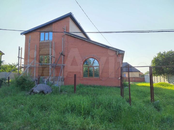 Дом 400 м² на участке 8 сот.
