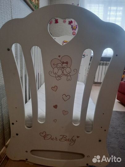 Детская кроватка с универсальным маятником