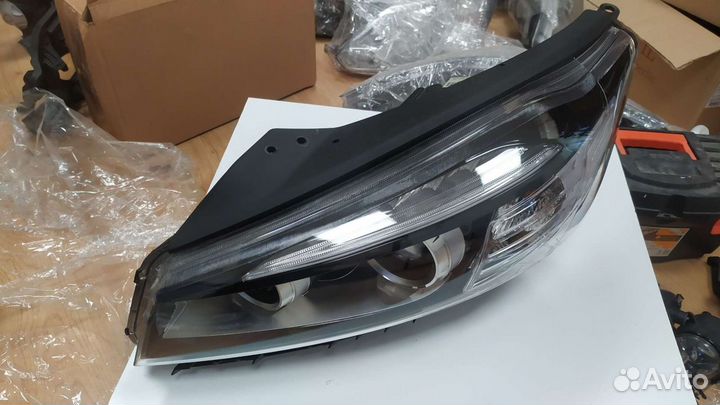 Фара левая Kia Sorento 3 UM