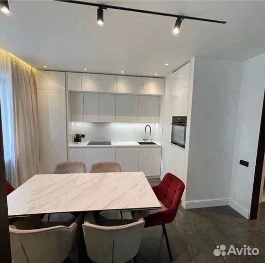 Угловая светлая кухня в рассрочку