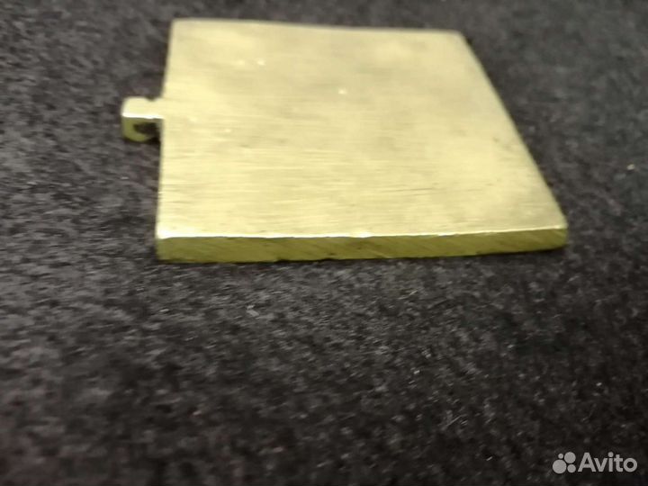 Литая плакетка 