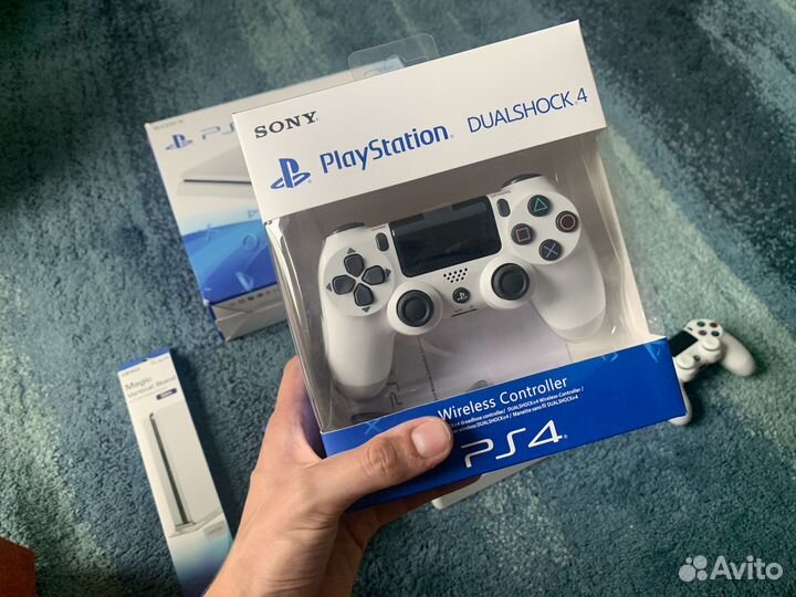 Sony PS4 Slim + 2 геймпада и 78 игр