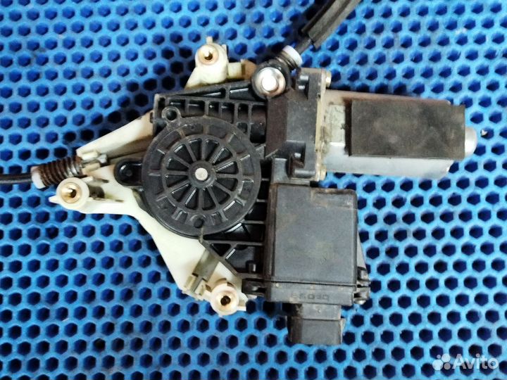 Стеклоподъемник задний правый Mitsubishi carisma