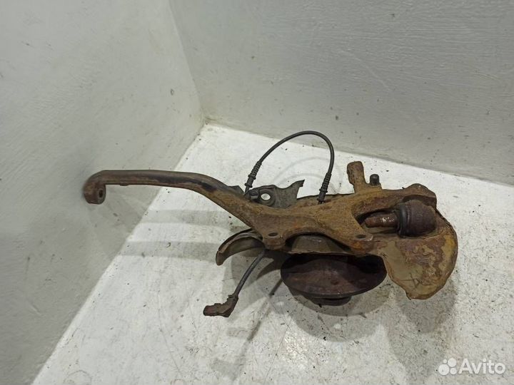 Кулак передний правый A2103300120