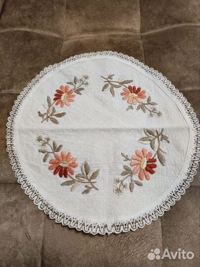 Салфетка винтаж с вышивкой, 38 см