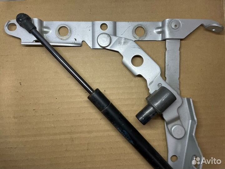 Петля двери багажника Jaguar X Type X-400 AJ25