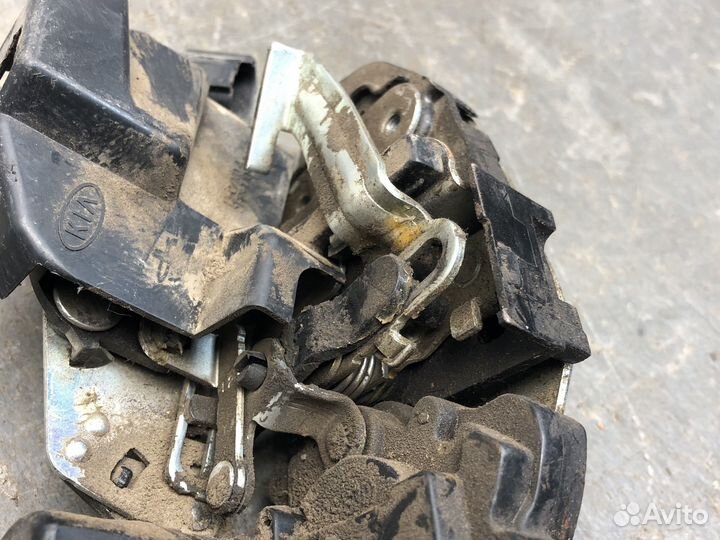 Замок двери зад лев Kia Spectra