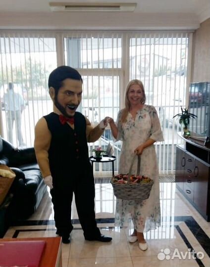 Поздравление ростовой куклой Артур Пирожков