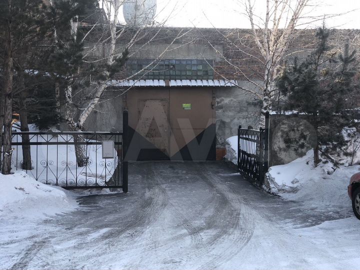 Машиноместо, > 30 м²