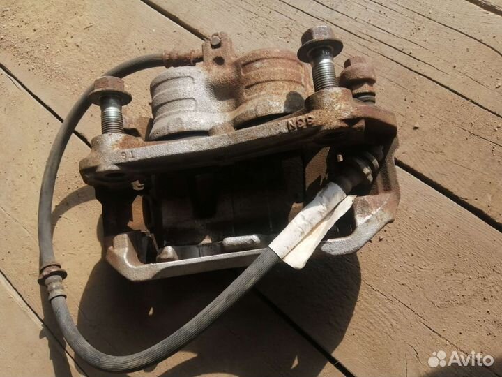 Суппорт передний на nissan leaf, serena, E-NV200