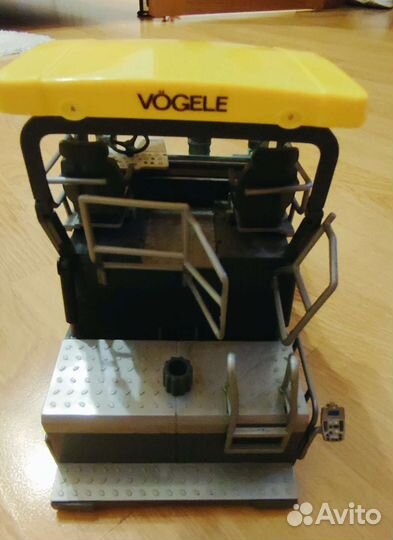 Масштабная модель асфальтоукладчика Vogel