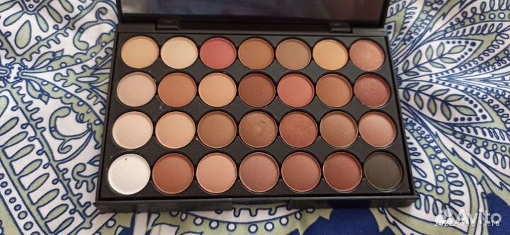 Тени для век